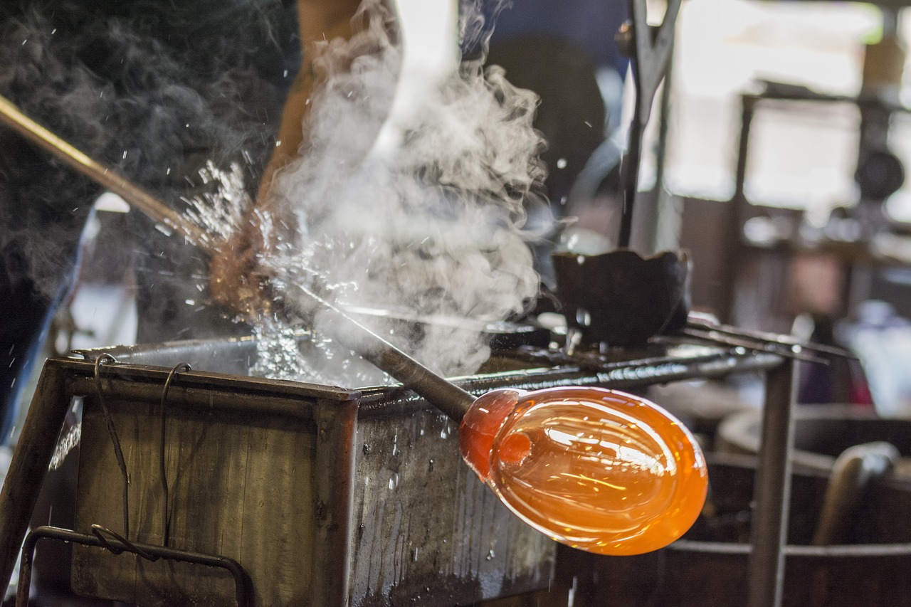 glass, glass artist, glass blowing-1751206.jpg
